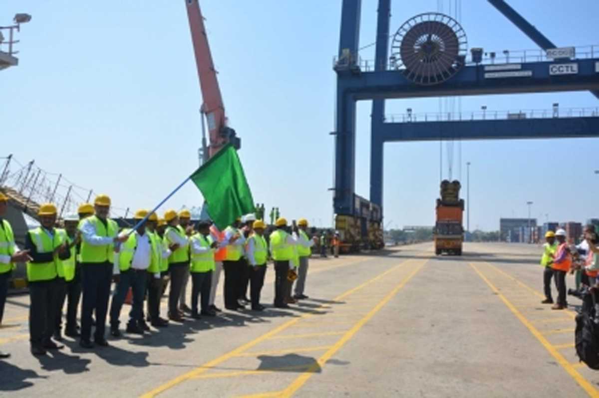 चेन्नई, पुडुचेरी बंदरगाहों के बीच तटीय कंटेनर फीडर सेवा शुरू